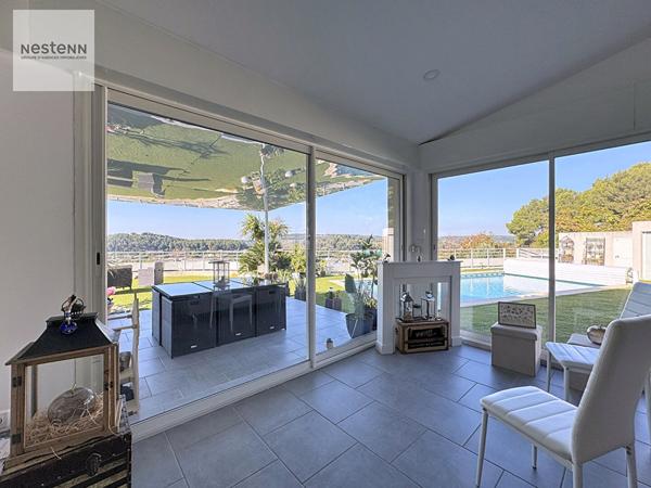 Maison T4 de 130 m² avec dépendance, piscine et vue panoramique à Saint-Chamas