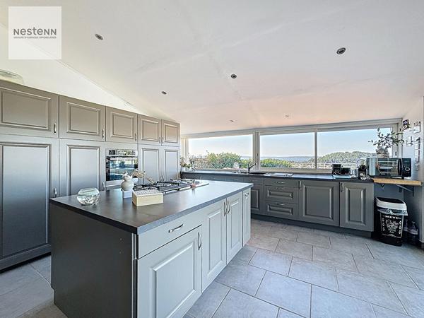 Maison T4 de 130 m² avec dépendance, piscine et vue panoramique à Saint-Chamas