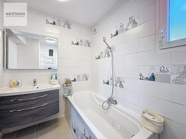 Maison T4 de 130 m² avec dépendance, piscine et vue panoramique à Saint-Chamas