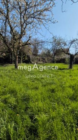 Terrain à LAGNIEU, 01150 - 580m²