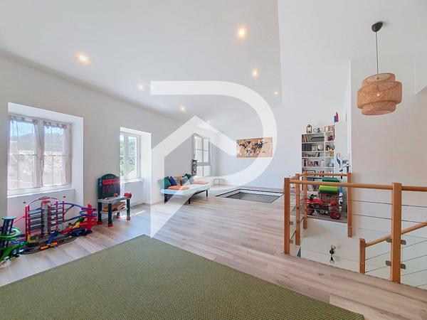 Maison 8 pièces 237 m2