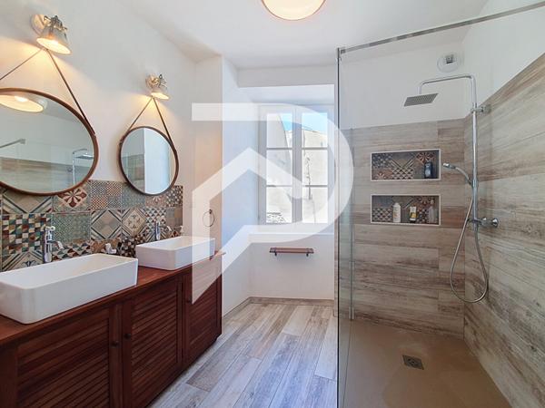 Maison 8 pièces 237 m2