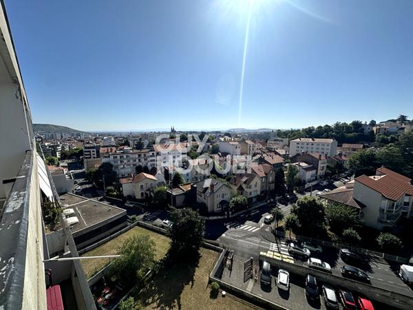 Appartement T4 Traversant au dernier étage.