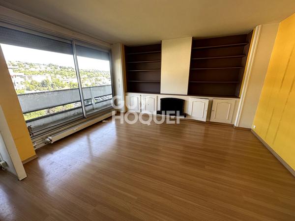 Appartement T4 Traversant au dernier étage.