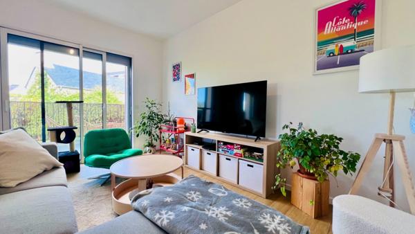 QUIMPER, quartier Kerfeunteun : Appartement meublé à vendre, 2 pièces de 50 m² habitable - Terrasse - Parking souterrain privatif.