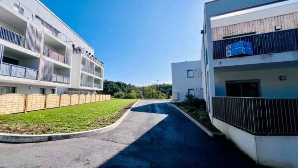 QUIMPER, quartier Kerfeunteun : Appartement meublé à vendre, 2 pièces de 50 m² habitable - Terrasse - Parking souterrain privatif.