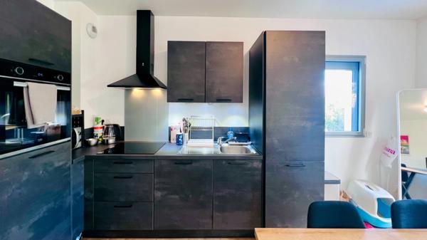 QUIMPER, quartier Kerfeunteun : Appartement meublé à vendre, 2 pièces de 50 m² habitable - Terrasse - Parking souterrain privatif.