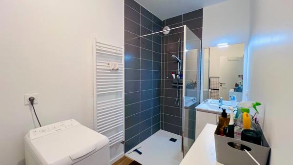 QUIMPER, quartier Kerfeunteun : Appartement meublé à vendre, 2 pièces de 50 m² habitable - Terrasse - Parking souterrain privatif.