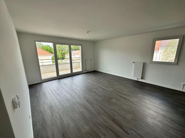 LOCATION d'un appartement de 3 pièces (68 m²) à COMBS LA VILLE