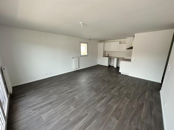 LOCATION d'un appartement de 3 pièces (68 m²) à COMBS LA VILLE