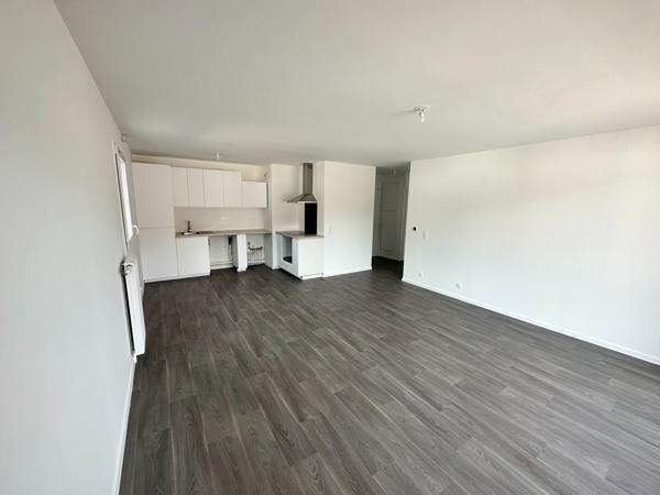 LOCATION d'un appartement de 3 pièces (68 m²) à COMBS LA VILLE