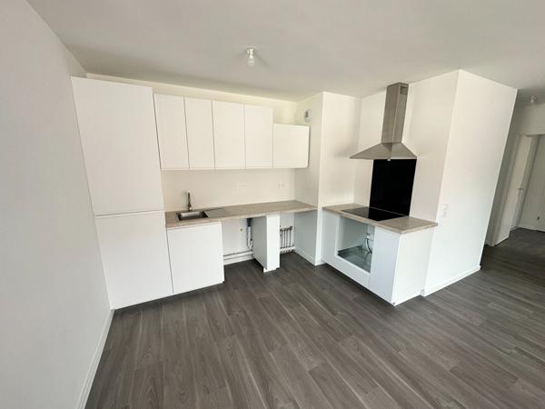 LOCATION d'un appartement de 3 pièces (68 m²) à COMBS LA VILLE