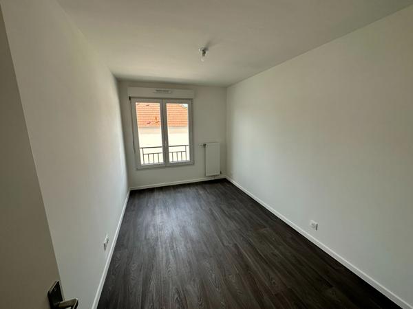 LOCATION d'un appartement de 3 pièces (68 m²) à COMBS LA VILLE