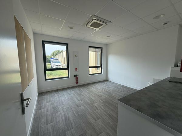 BUREAUX À LOUER 194 M² – POITIERS EST – CLIMATISATION, PARKING ET ACCÈS PMR
