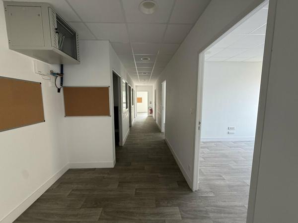 BUREAUX À LOUER 194 M² – POITIERS EST – CLIMATISATION, PARKING ET ACCÈS PMR