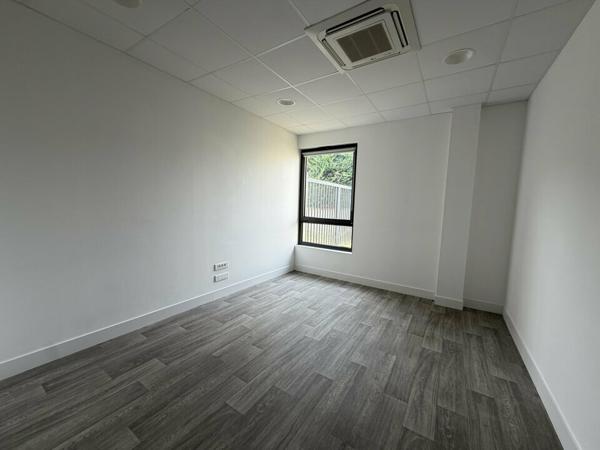 BUREAUX À LOUER 194 M² – POITIERS EST – CLIMATISATION, PARKING ET ACCÈS PMR