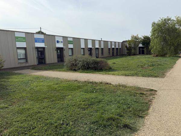 BUREAUX À LOUER 194 M² – POITIERS EST – CLIMATISATION, PARKING ET ACCÈS PMR