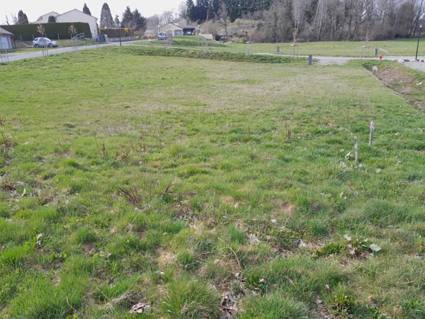 TERRAIN VIABILISE  750 M2  20mn Aurillac Vue sur montagne