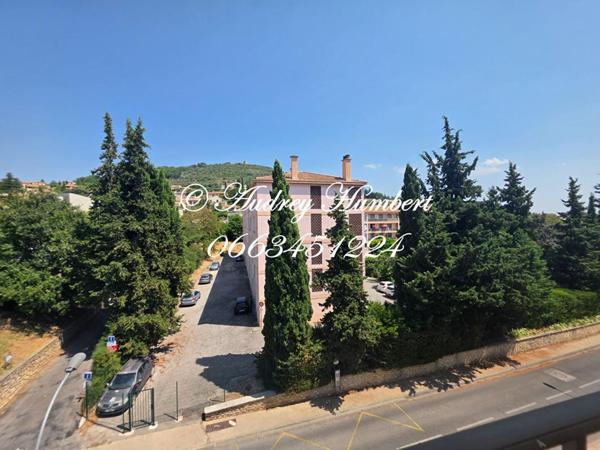 EXCLUSIVITE, MANOSQUE, BEL APPARTEMENT avec balcon, loggia et vue dégagée,  3/4 pièces de 67 m2 quartier et vue Mont d'Or