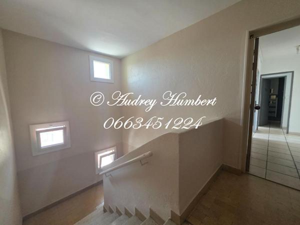 EXCLUSIVITE, MANOSQUE, BEL APPARTEMENT avec balcon, loggia et vue dégagée,  3/4 pièces de 67 m2 quartier et vue Mont d'Or