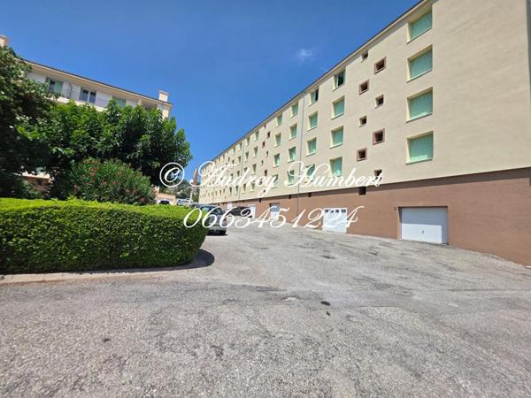 EXCLUSIVITE, MANOSQUE, BEL APPARTEMENT avec balcon, loggia et vue dégagée,  3/4 pièces de 67 m2 quartier et vue Mont d'Or