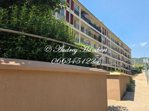 EXCLUSIVITE, MANOSQUE, BEL APPARTEMENT avec balcon, loggia et vue dégagée,  3/4 pièces de 67 m2 quartier et vue Mont d'Or