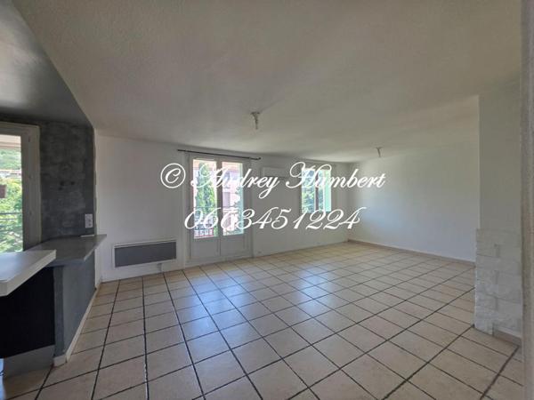 EXCLUSIVITE, MANOSQUE, BEL APPARTEMENT avec balcon, loggia et vue dégagée,  3/4 pièces de 67 m2 quartier et vue Mont d'Or