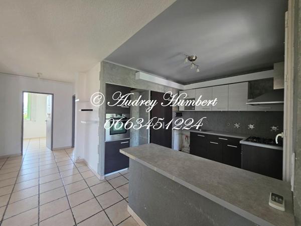 EXCLUSIVITE, MANOSQUE, BEL APPARTEMENT avec balcon, loggia et vue dégagée,  3/4 pièces de 67 m2 quartier et vue Mont d'Or