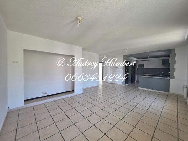 EXCLUSIVITE, MANOSQUE, BEL APPARTEMENT avec balcon, loggia et vue dégagée,  3/4 pièces de 67 m2 quartier et vue Mont d'Or
