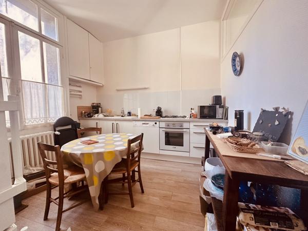 Grand appartement à rénover avec vue sur le Vieux Port de La Rochelle