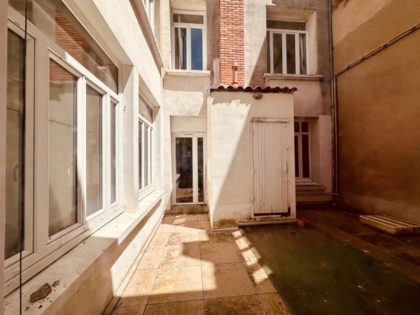 Grand appartement à rénover avec vue sur le Vieux Port de La Rochelle