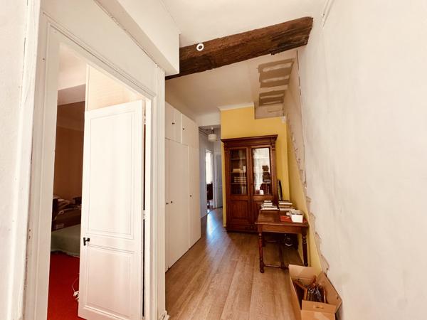 Grand appartement à rénover avec vue sur le Vieux Port de La Rochelle