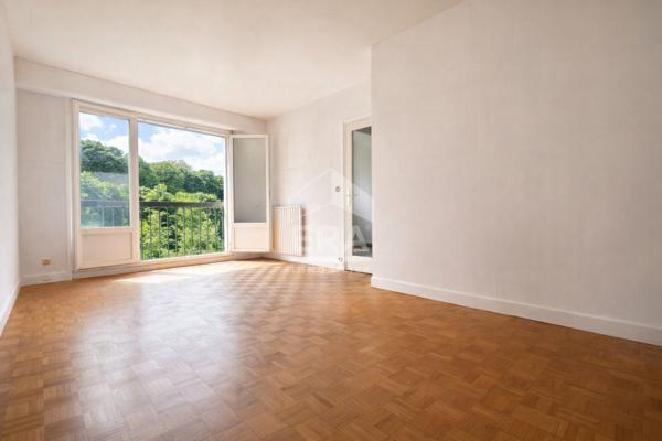 STUDIO 30 m²-VUE DÉGAGÉE-LUMINEUX-CALME-CAVE & PARKING