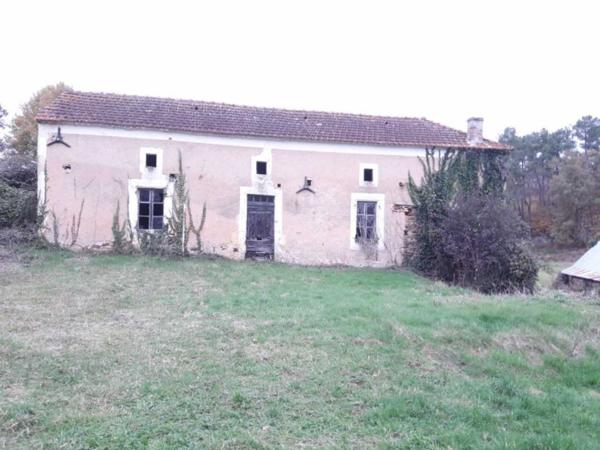 Maison ancienne - Belves Sud Dordogne, dans hameau, Ancien corps de ferme en pierres à restaurer .