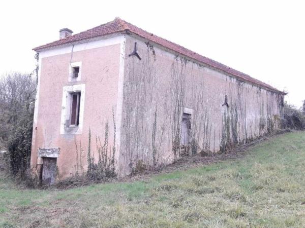 Maison ancienne - Belves Sud Dordogne, dans hameau, Ancien corps de ferme en pierres à restaurer .
