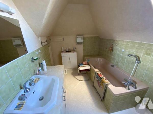 Maison à Vendre à Plouha (22580) en Côtes-d'Armor (22)

A proximité immédiate du centre-bourg...