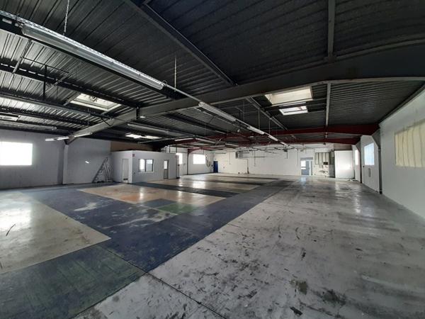 A LOUER, LOCAL D'ACTIVITE DE 615 m² environ, CARQUEFOU