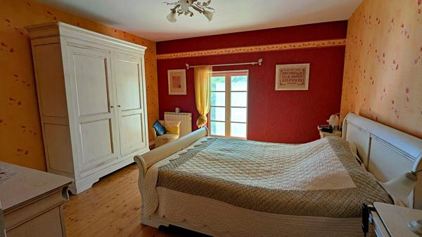 Maison
         10 pièces
        - 355 m²