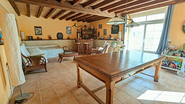 Maison
         10 pièces
        - 355 m²