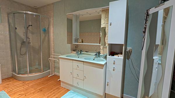 Maison
         10 pièces
        - 355 m²