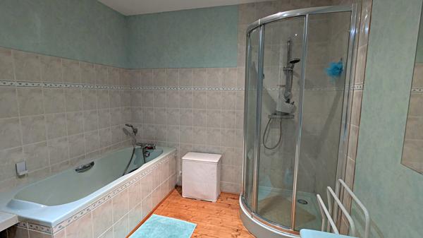 Maison
         10 pièces
        - 355 m²