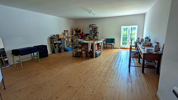 Maison
         10 pièces
        - 355 m²