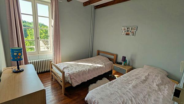 Maison
         10 pièces
        - 355 m²