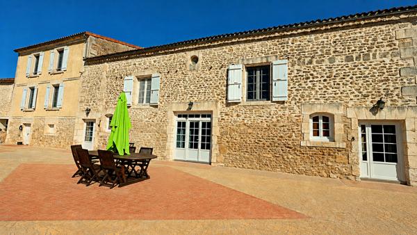 Maison
         10 pièces
        - 355 m²