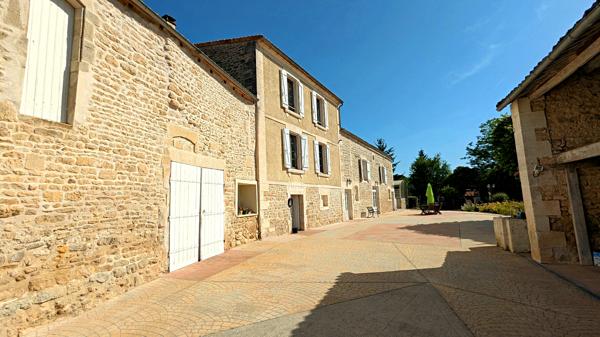 Maison
         10 pièces
        - 355 m²