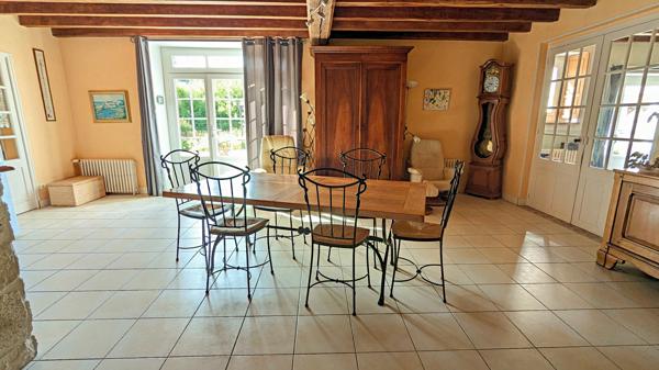 Maison
         10 pièces
        - 355 m²