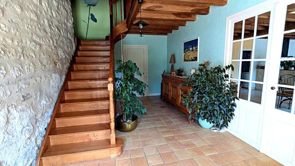 Maison
         10 pièces
        - 355 m²