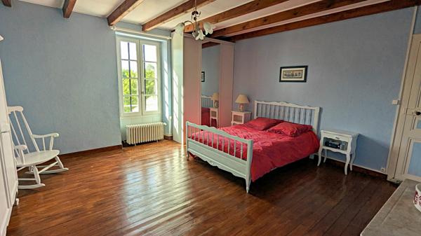 Maison
         10 pièces
        - 355 m²