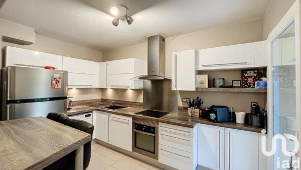 Maison traditionnelle 5 pièces de 83 m² à Cuers (83390)