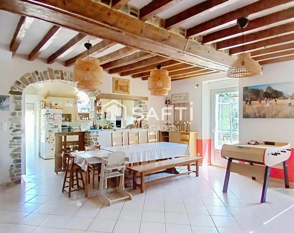 Maison en campagne avec 8 chambres, dépendances . Activité Pension canine